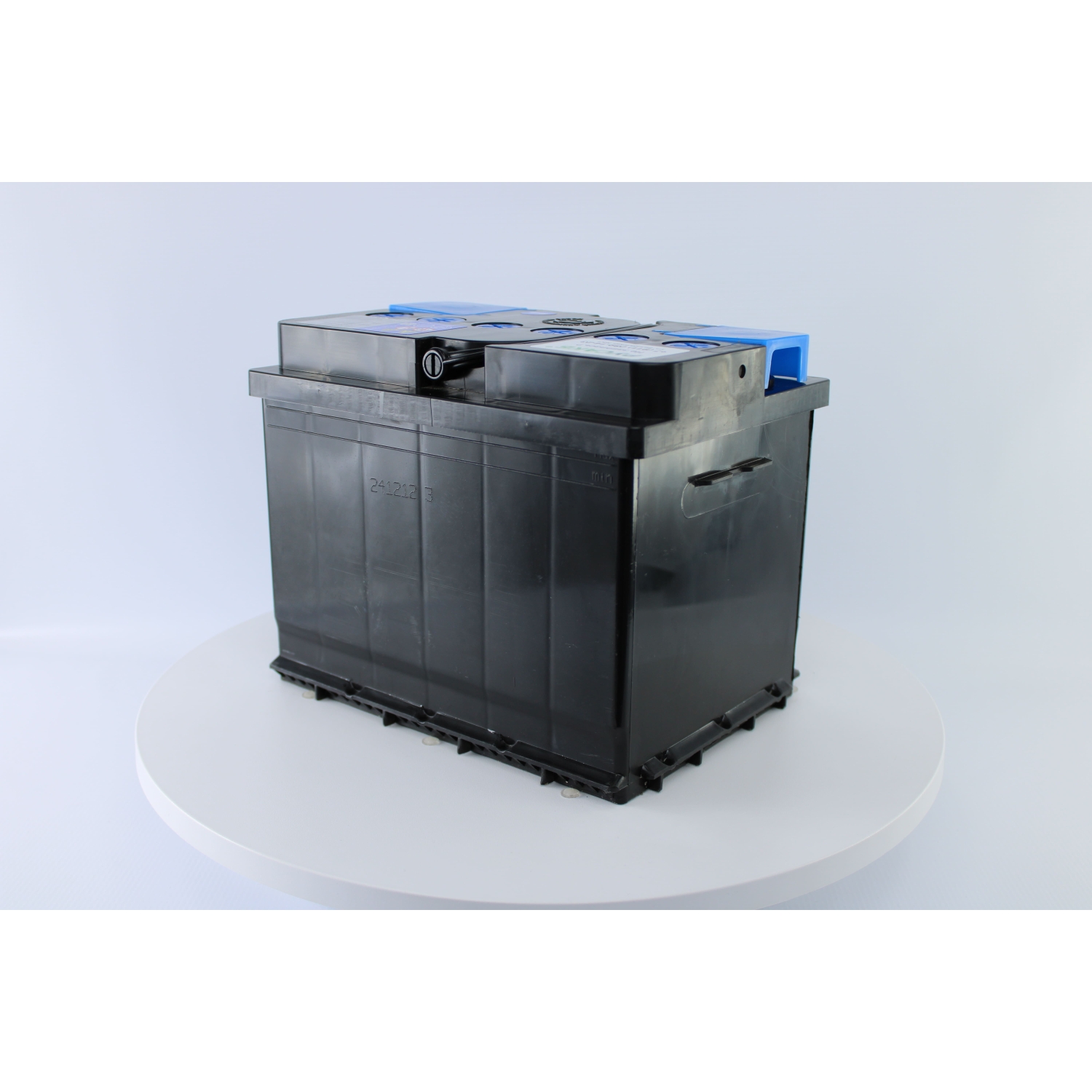 Тюмень Премиум 64 ач прям. пол., 64 Ач, прямая полярность, 242x175x190 мм, 590 Ампер — купить в Санкт-Петербурге